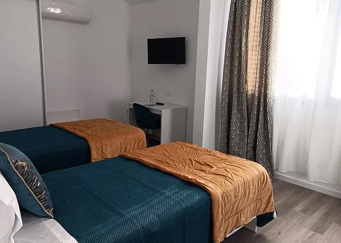 ゲストハウス Center *