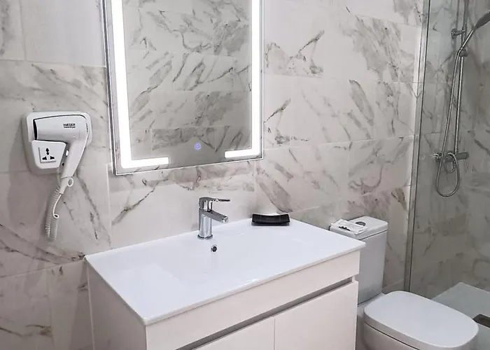 Center ゲストハウス マダレナ