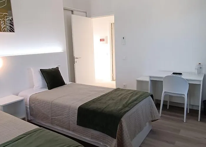 Center ゲストハウス マダレナ