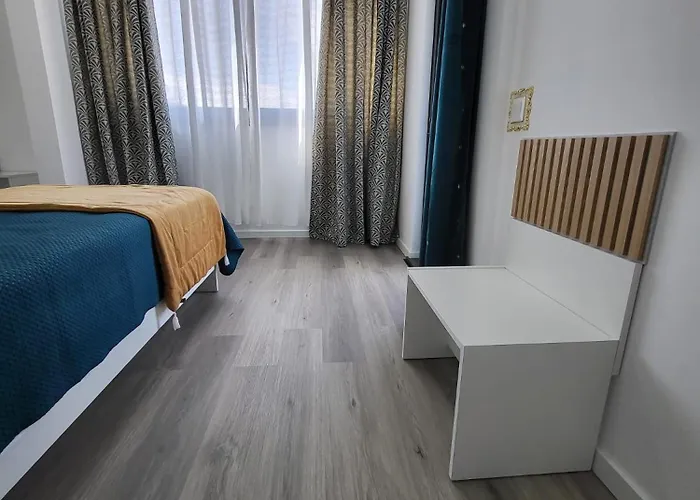 Center ゲストハウス マダレナ