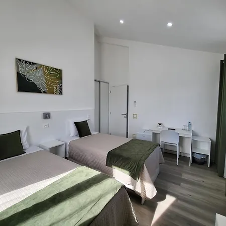 Center בית הארחה *